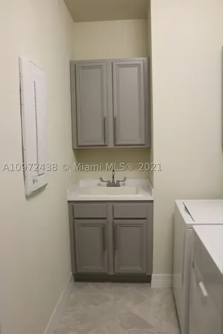 1054 Banyan Drive Hollywood FL 33021