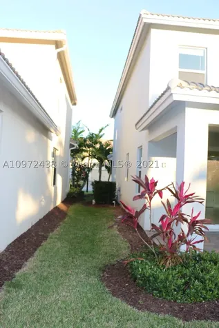 1054 Banyan Drive Hollywood FL 33021