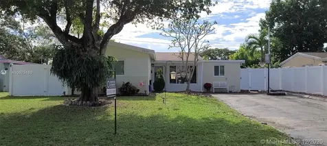 6650 Perry Street Hollywood FL 33024