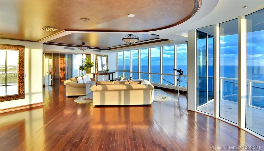 100 S Pointe Drive Miami Beach FL 33139