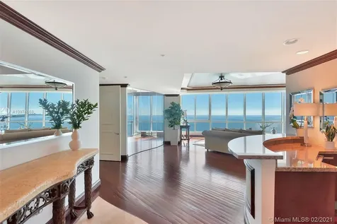 100 S Pointe Drive Miami Beach FL 33139