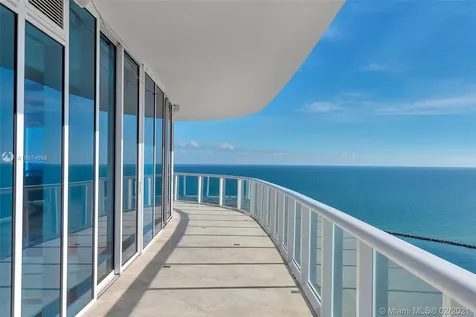 100 S Pointe Drive Miami Beach FL 33139