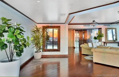 100 S Pointe Drive Miami Beach FL 33139