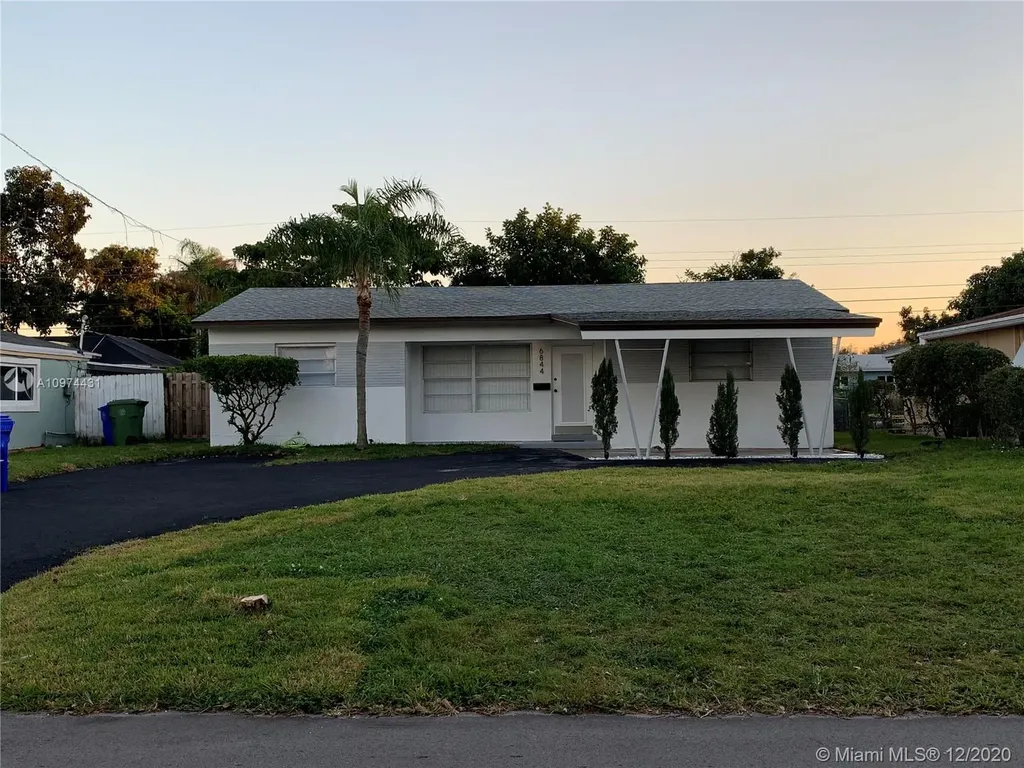 6844 SW 9th Street Pembroke Pines FL 33023