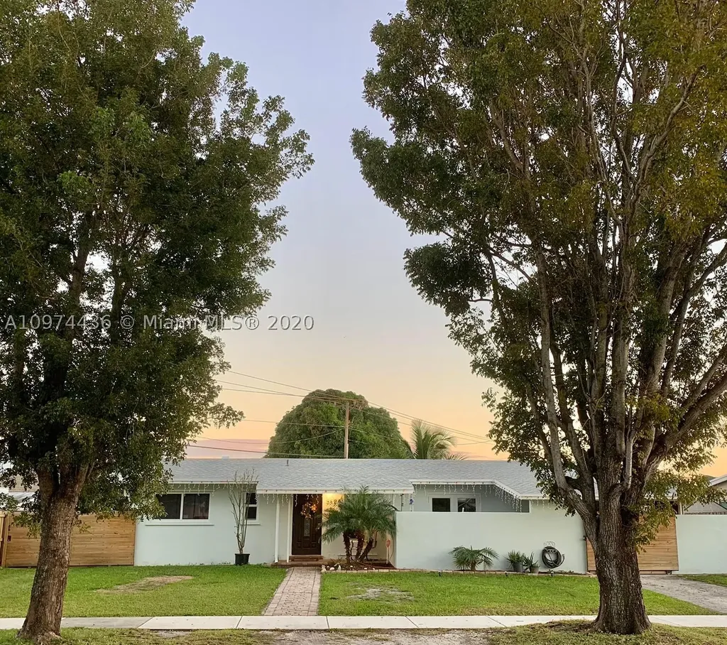 9420 Nassau Drive Cutler Bay FL 33189