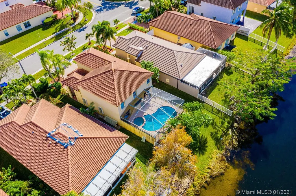 1242 NW 192nd Lane Pembroke Pines FL 33029