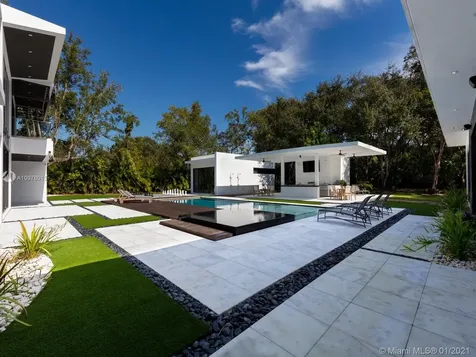 9121 SW 62 Court Pinecrest FL 33156