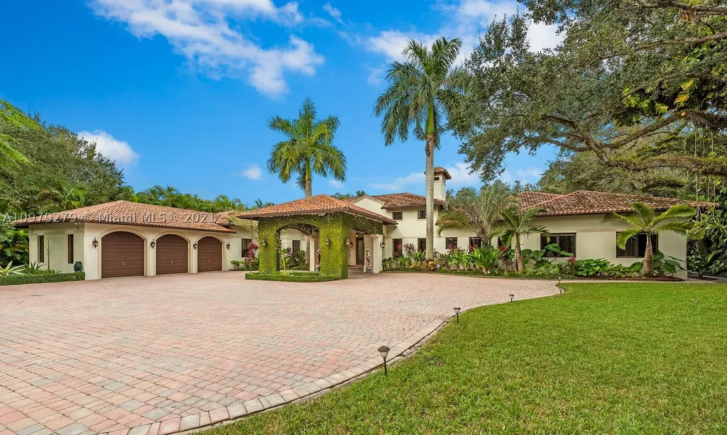 7405 SW 104th Street Pinecrest FL 33156