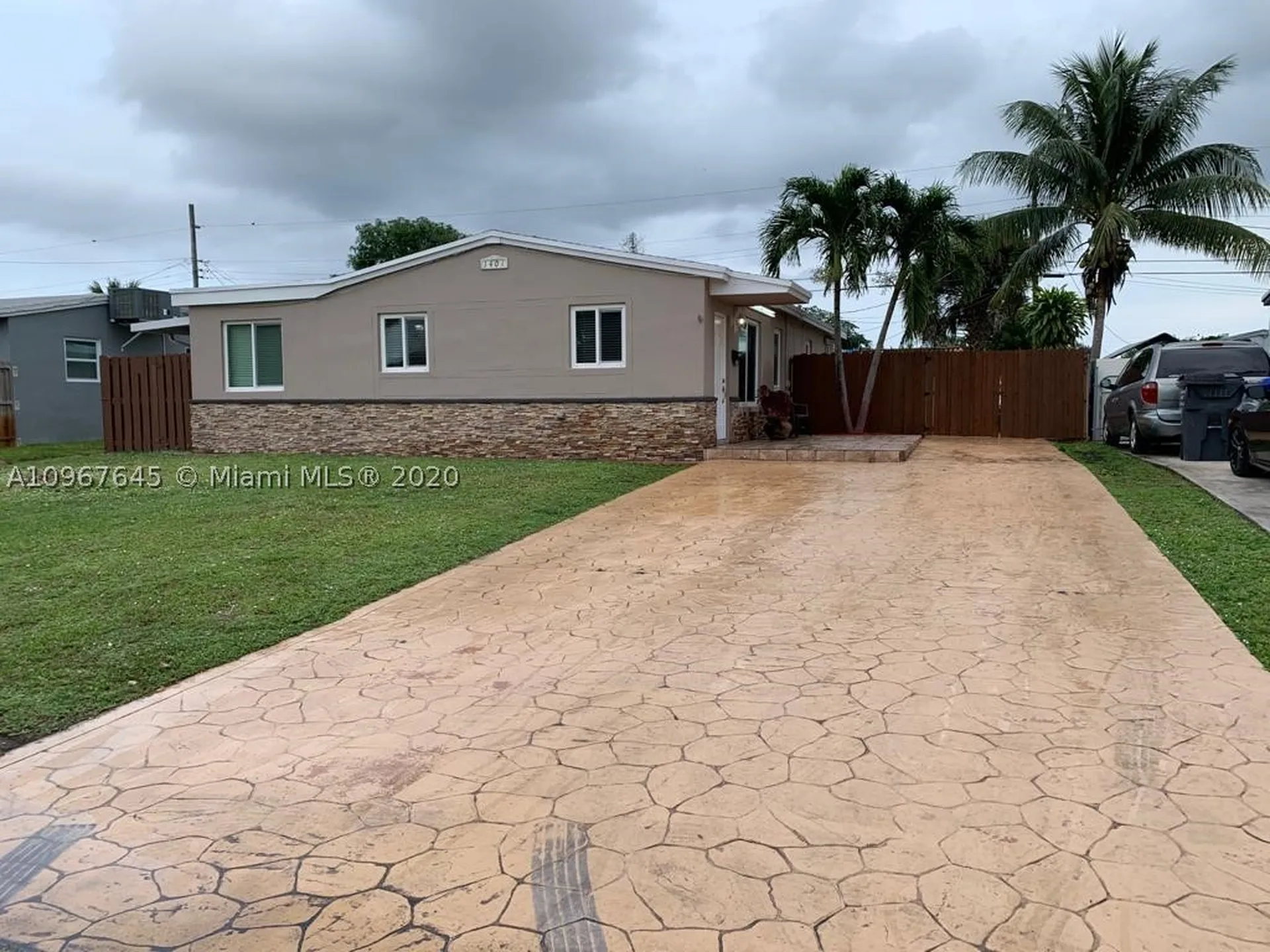 1401 N 68th Terrace Hollywood FL 33024