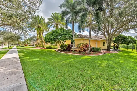 10334 SW 23rd Court Davie FL 33324