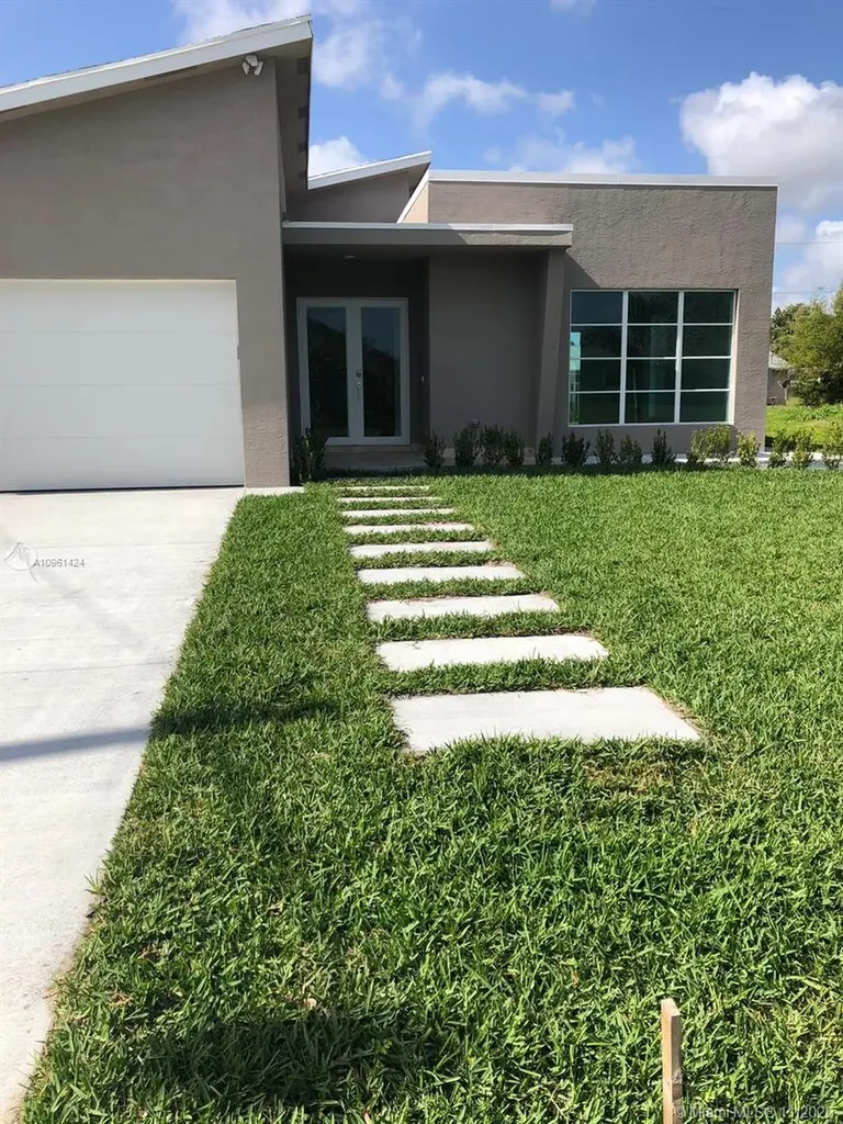 2038 SW Aquarius Lane Port St. Lucie FL 34984