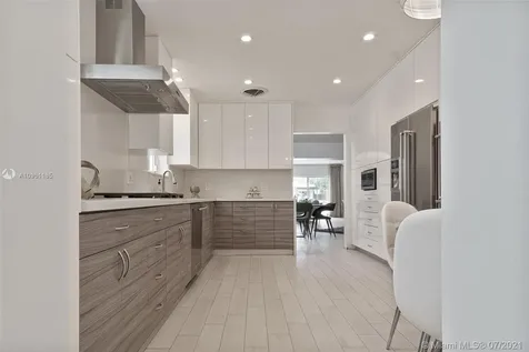 1215 Daytonia Road Miami Beach FL 33141