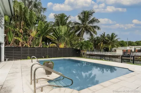 1215 Daytonia Road Miami Beach FL 33141
