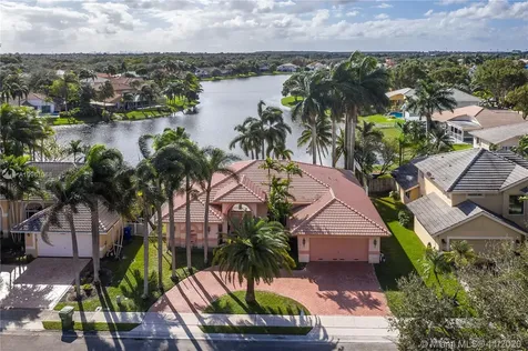 10252 SW 12th Street Pembroke Pines FL 33025