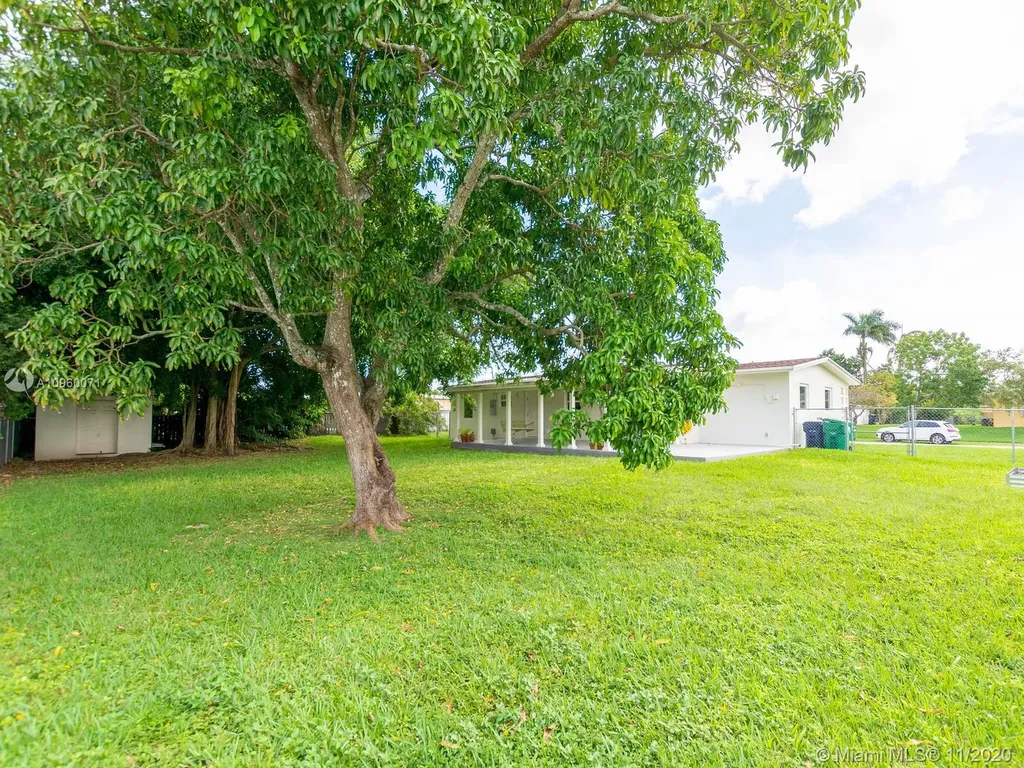 9445 SW 181st Terrace Palmetto Bay FL 33157