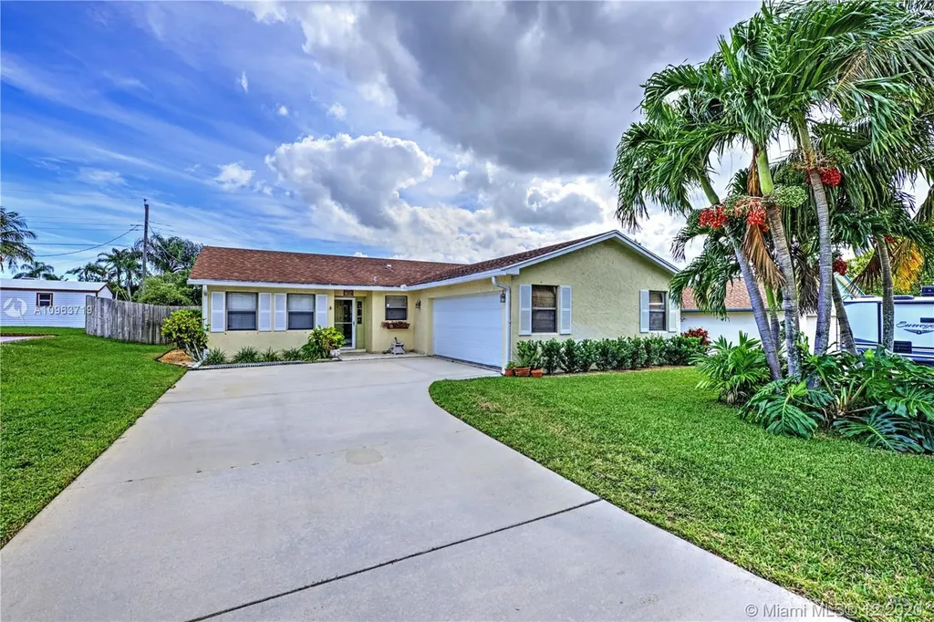 7494 SE Peacock Street Hobe Sound FL 33455