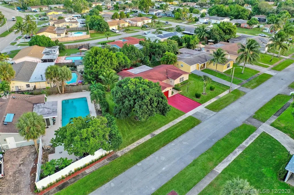 922 SW 69th Avenue North Lauderdale FL 33068
