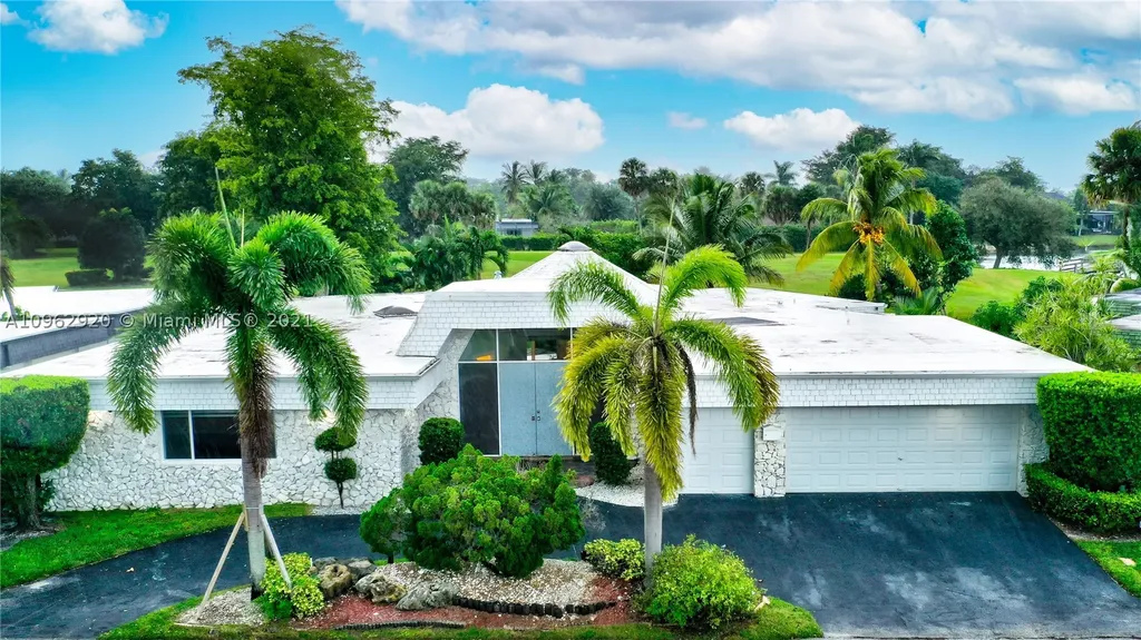 5207 Banyan Lane Tamarac FL 33319