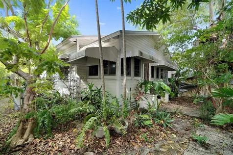 844 SW 8th Avenue Miami FL 33130