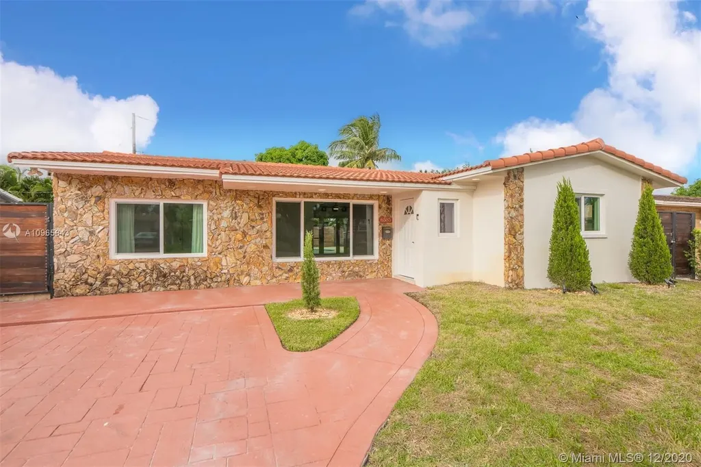 6585 Grant Street Hollywood FL 33024