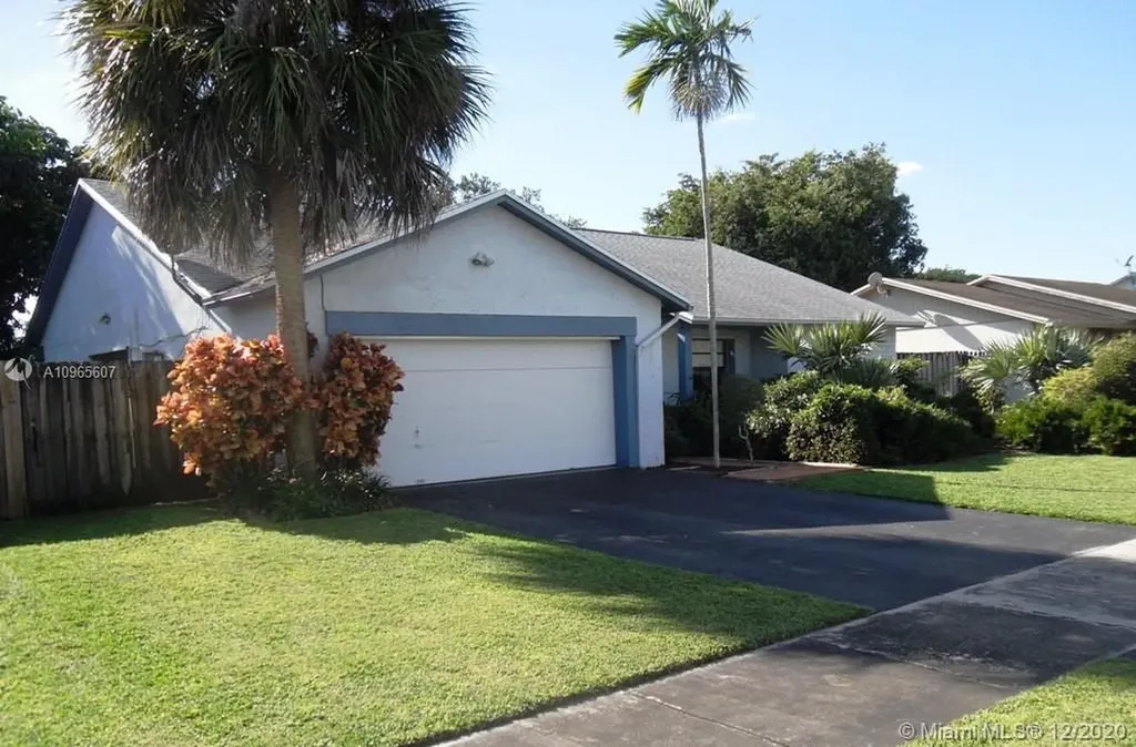 956 S Bluebird Lane Homestead FL 33035