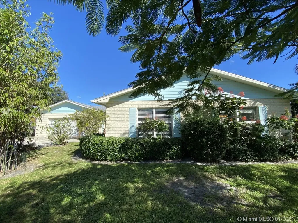 9015 SE Athena Street Hobe Sound FL 33455