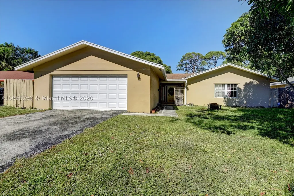 725 Place Chateau Delray Beach FL 33445