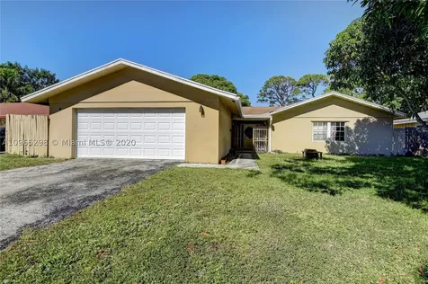 725 Place Chateau Delray Beach FL 33445