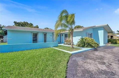18620 SW 92nd Avenue Cutler Bay FL 33157