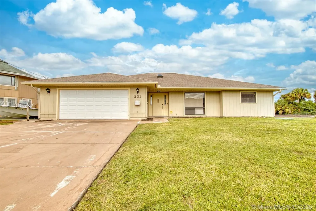 201 SW Glenwood Drive Port St. Lucie FL 34984