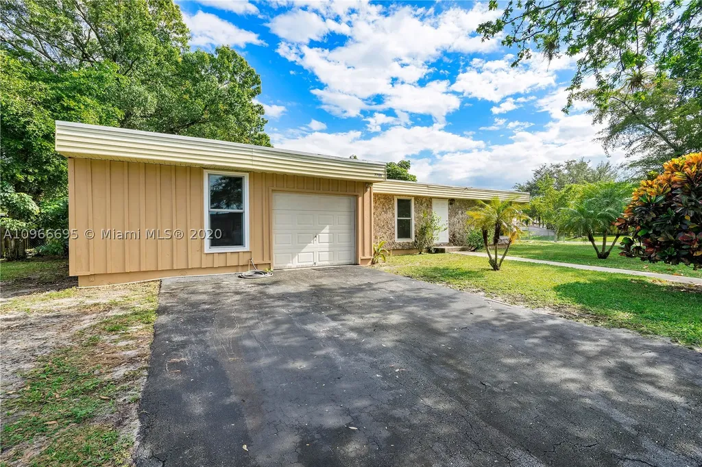 7700 NW 75th Avenue Tamarac FL 33321