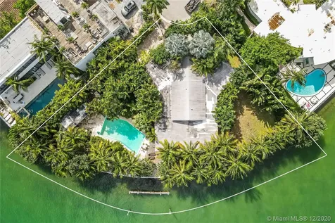 1141 N Venetian Drive Miami FL 33139