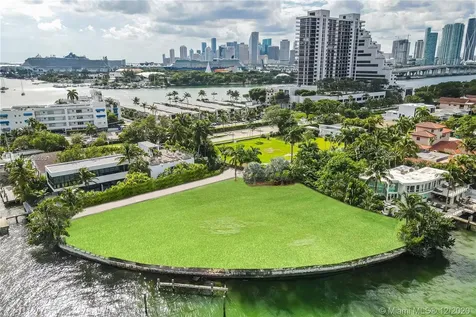 1141 N Venetian Drive Miami FL 33139