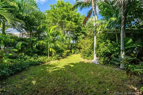 1141 N Venetian Drive Miami FL 33139