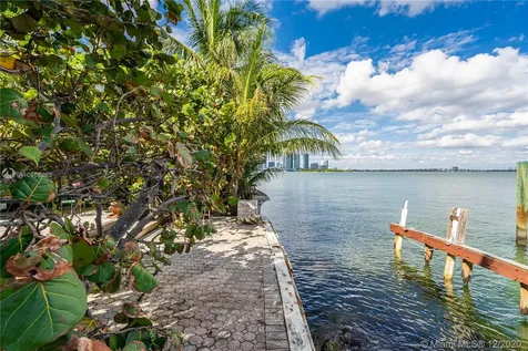1141 N Venetian Drive Miami FL 33139
