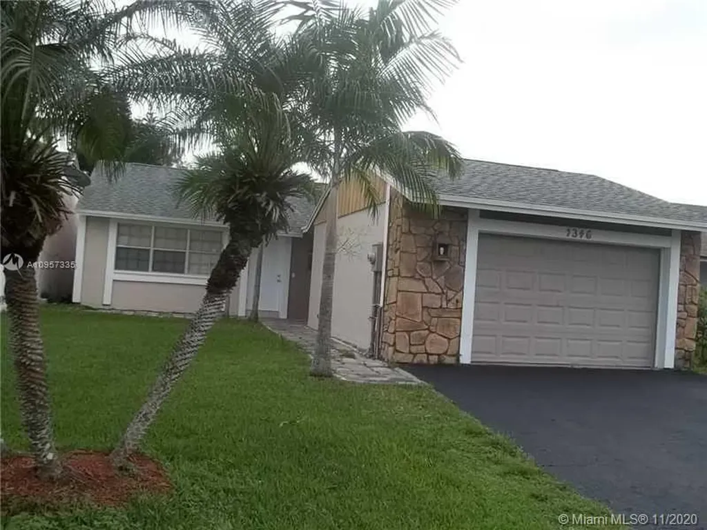 1346 S Quetzal Court Homestead FL 33035