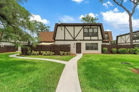 152 Weybridge Circle Royal Palm Beach FL 33411