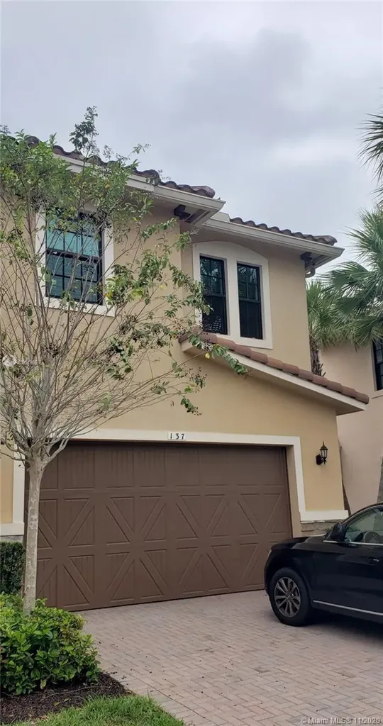 137 SW 127th Terrace Plantation FL 33325