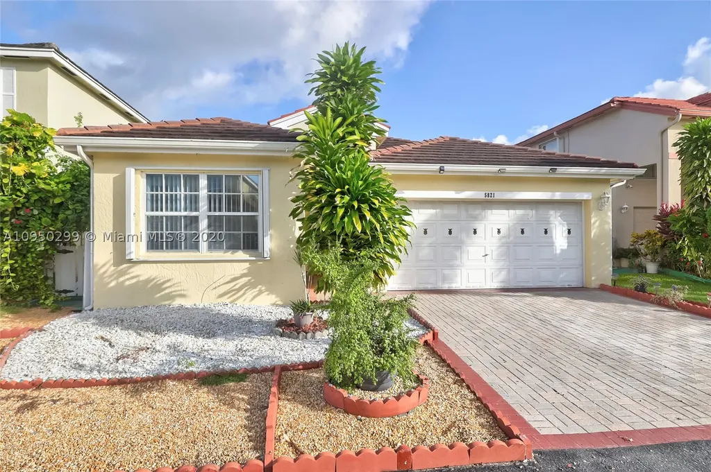 5821 S Sable Circle Margate FL 33063