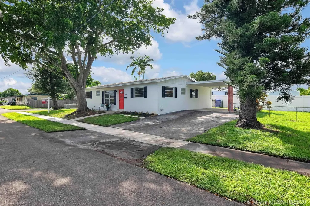 7601 Farragut Street Hollywood FL 33024