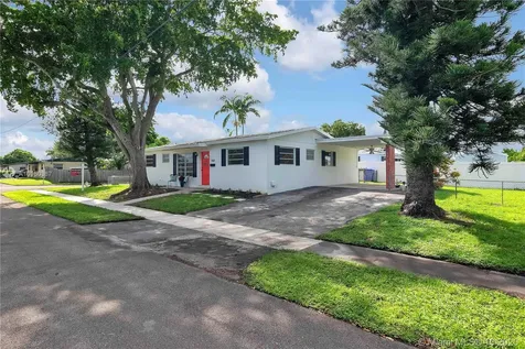 7601 Farragut Street Hollywood FL 33024