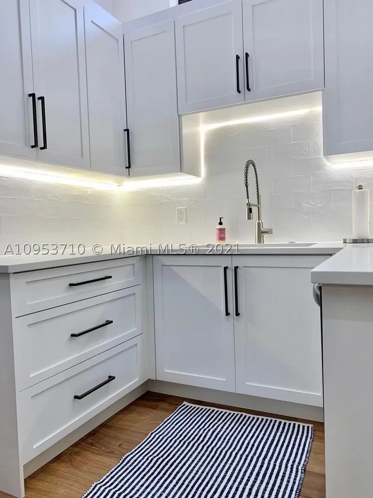 589 Lakeside Circle Sunrise FL 33326