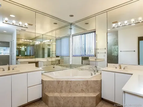 660 Warren Lane Key Biscayne FL 33149
