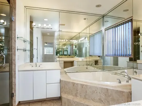 660 Warren Lane Key Biscayne FL 33149