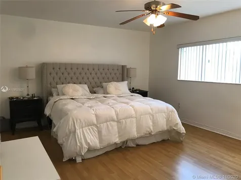 660 Warren Lane Key Biscayne FL 33149