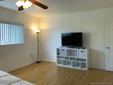 660 Warren Lane Key Biscayne FL 33149