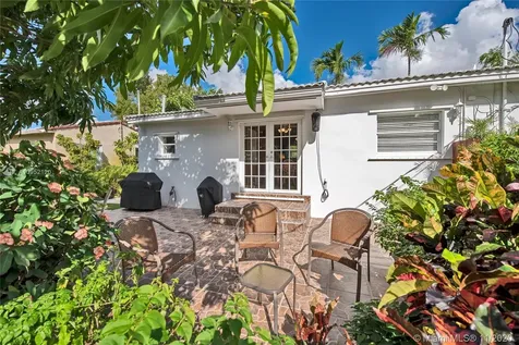 1020 Wren Avenue Miami Springs FL 33166