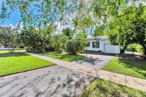 1020 Wren Avenue Miami Springs FL 33166