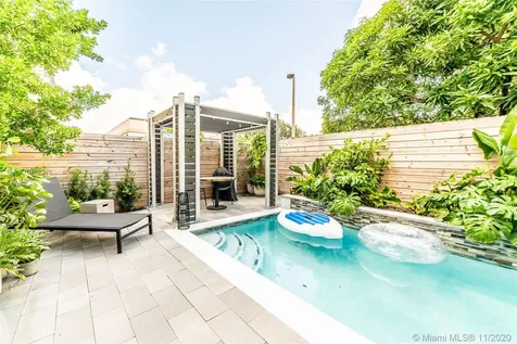 3063 Carter Street Miami FL 33133