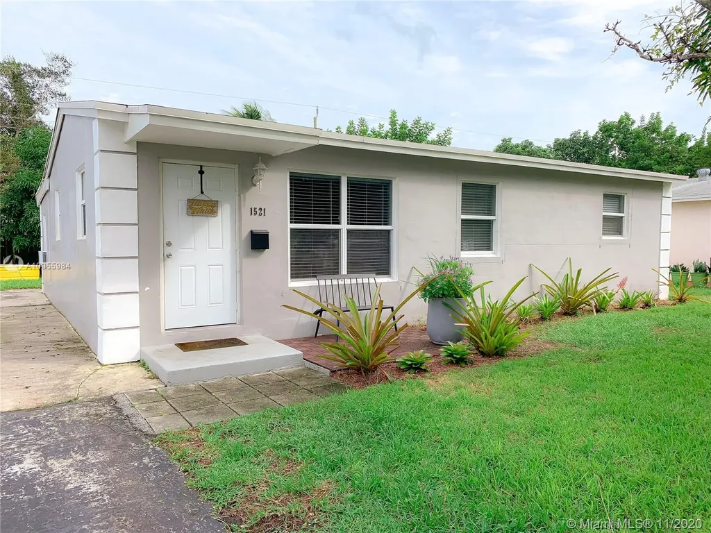 1521 N 70th Way Hollywood FL 33024